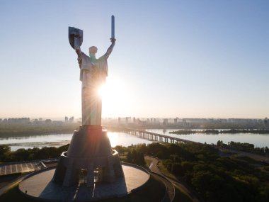 Sabah Anavatan Anıtı. Kyiv, Ukrayna. Hava görünümü