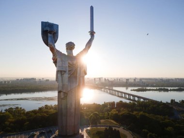 Sabah Anavatan Anıtı. Kyiv, Ukrayna. Hava görünümü