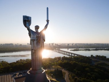 Sabah Anavatan Anıtı. Kyiv, Ukrayna. Hava görünümü