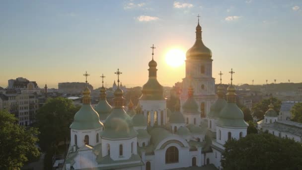 Sabahın köründe Aziz Sophia Kilisesi 'nde. Kyiv. Ukrayna. Hava görünümü — Stok video