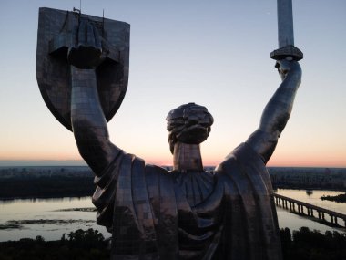Sabah Anavatan Anıtı. Kyiv, Ukrayna. Hava görünümü
