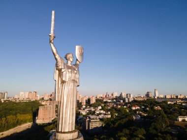 Sabah Anavatan Anıtı. Kyiv, Ukrayna. Hava görünümü