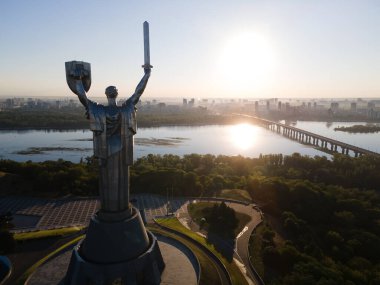 Sabah Anavatan Anıtı. Kyiv, Ukrayna. Hava görünümü