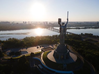 Sabah Anavatan Anıtı. Kyiv, Ukrayna. Hava görünümü