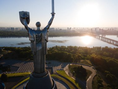 Sabah Anavatan Anıtı. Kyiv, Ukrayna. Hava görünümü