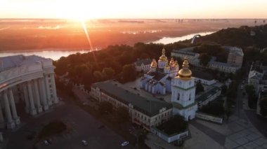 Kyiv, Ukrayna: St. Michaels Altın Kubbe Manastırı Sabah.