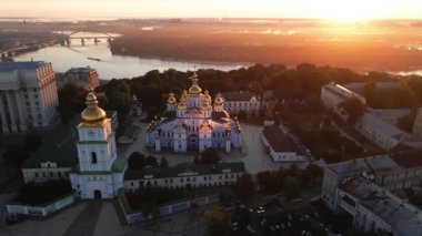 Kyiv, Ukrayna: St. Michaels Altın Kubbe Manastırı Sabah.