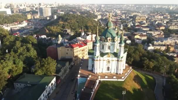 夜明けに聖アンドリュース教会.ウクライナのキエフ — ストック動画