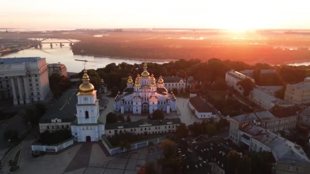 乌克兰基辅：上午的St.Michaels Golden-Domed修道院. — 图库视频影像