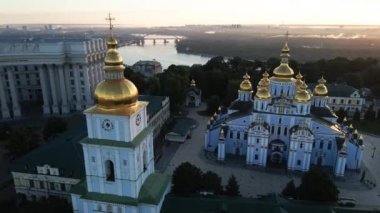 Kyiv, Ukrayna: St. Michaels Altın Kubbe Manastırı Sabah.