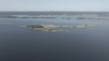 Dnipro Nehri. Hava görüntüsü. Ukrayna. Ağır çekim, düz, gri
