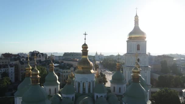Iglesia de Santa Sofía por la mañana al amanecer. Kiev. Ucrania. Vista aérea — Vídeo de stock