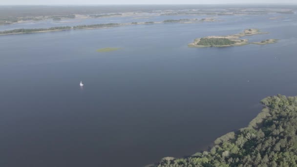 Dnipro Nehri. Hava görüntüsü. Ukrayna. Ağır çekim, düz, gri — Stok video