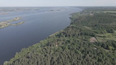 Dnipro Nehri. Hava görüntüsü. Ukrayna. Ağır çekim, düz, gri
