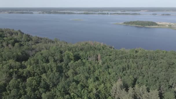 Řeka Dnipro. Letecký pohled. Ukrajina. Zpomalený pohyb, plochý, šedý — Stock video