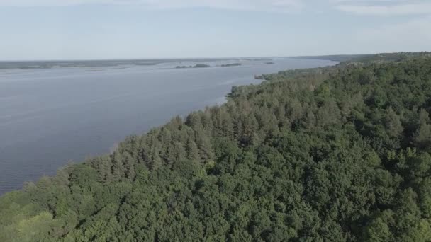 De rivier de Dnipro. Luchtfoto 's. Oekraïne. Langzame beweging, plat, grijs — Stockvideo