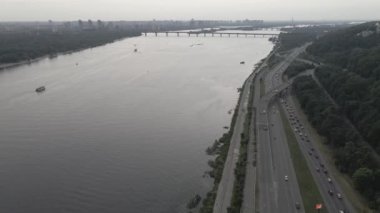 Kyiv, Ukrayna. Hava görüntüsü. Ağır çekim, düz, gri