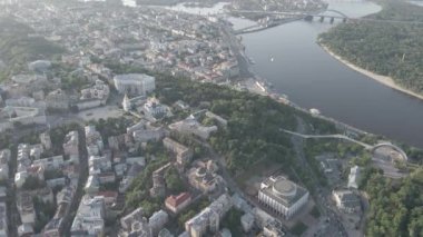 Kyiv, Ukrayna. Hava görüntüsü. Ağır çekim, düz, gri