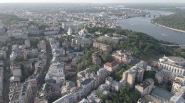 Kyiv, Ukrayna. Hava görüntüsü. Ağır çekim, düz, gri