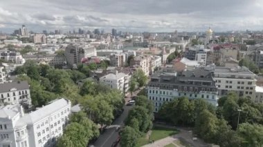 Kyiv, Ukrayna. Hava görüntüsü. Ağır çekim, düz, gri