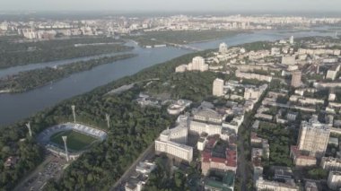 Kyiv, Ukrayna. Hava görüntüsü. Ağır çekim, düz, gri