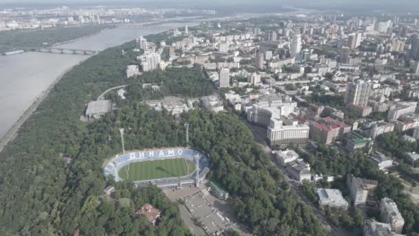 Київ, Україна. Вид з повітря. Повільний рух, плаский, сірий — стокове відео