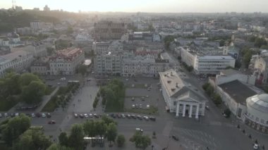 Kyiv, Ukrayna. Hava görüntüsü. Ağır çekim, düz, gri