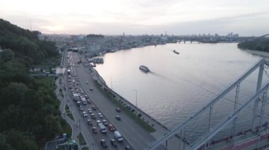 Kyiv, Ukrayna. Hava görüntüsü. Ağır çekim, düz, gri