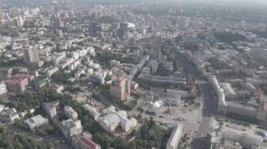 Kyiv, Ukrayna. Hava görüntüsü. Ağır çekim, düz, gri
