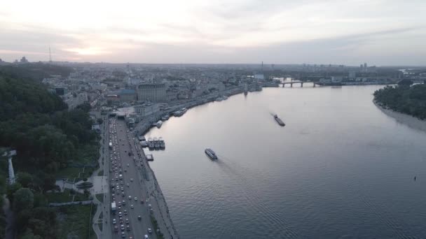 Kijów, Ukraina. Widok z lotu ptaka. Wolny ruch, płaski, szary — Wideo stockowe