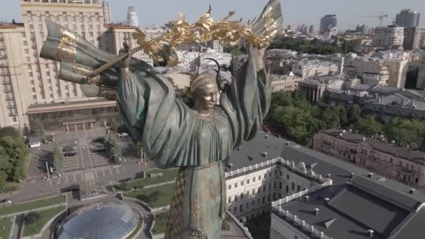 Kiev. Ukraina: Självständighetstorget, Maidan. Flygfoto, slow motion, platt, grå — Stockvideo