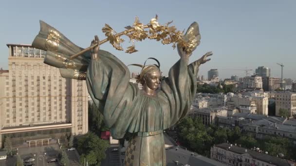 Kijów. Ukraina: Plac Niepodległości, Majdan. Widok z lotu ptaka, zwolniony ruch, płaski, szary — Wideo stockowe