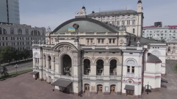 Kiev. Ucraina: Opera Nazionale dell'Ucraina. Vista aerea, rallentatore, piatto, grigio — Video Stock