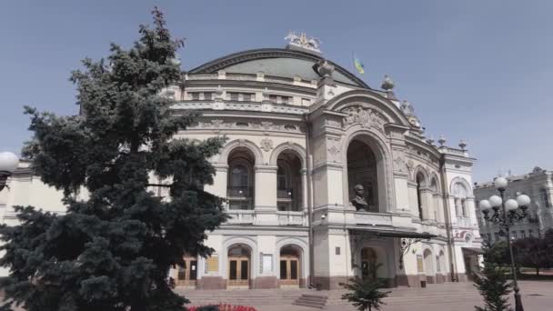 Kiev. Ucraina: Opera Nazionale dell'Ucraina. Vista aerea, rallentatore, piatto, grigio — Video Stock