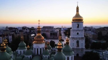 Kyiv. Ukrayna. Hava görüntüsü: Şafakta Aziz Sophia Kilisesi.