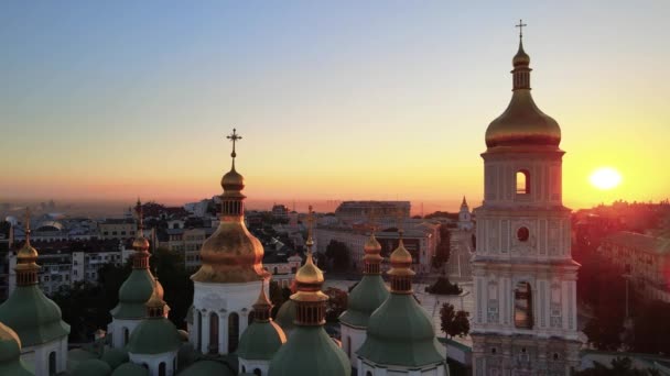 Kijów. Ukraina. Widok z lotu ptaka: Kościół św. Zofii rano o świcie. — Wideo stockowe