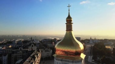 Kyiv. Ukrayna. Hava görüntüsü: Şafakta Aziz Sophia Kilisesi.