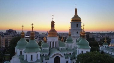Kyiv. Ukrayna. Hava görüntüsü: Şafakta Aziz Sophia Kilisesi.