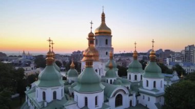 Kyiv. Ukrayna. Hava görüntüsü: Şafakta Aziz Sophia Kilisesi.