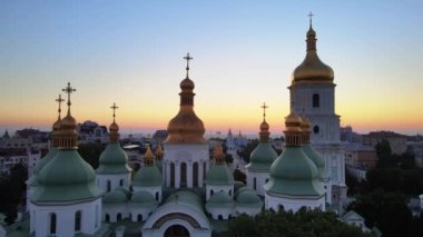 Kyiv. Ukrayna. Hava görüntüsü: Şafakta Aziz Sophia Kilisesi.