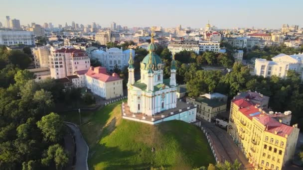 Igreja de St. Andrews pela manhã. Kiev, Ucrânia — Vídeo de Stock