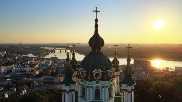 Церковь Святого Эндрюса утром. Киев, Украина — стоковое видео