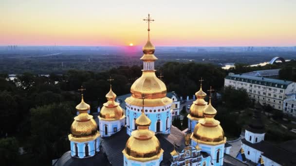 Вранці монастир Святого Михайла з Золотим куполом. Київ, Україна — стокове відео