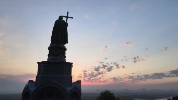 Monumento a Vladimir il Grande all'alba del mattino. Kiev, Ucraina — Video Stock