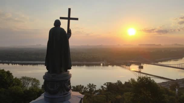 Пам'ятник Володимиру Великому на світанку. Київ, Україна — стокове відео