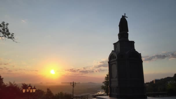 Monumento a Vladimir il Grande all'alba del mattino. Kiev, Ucraina — Video Stock