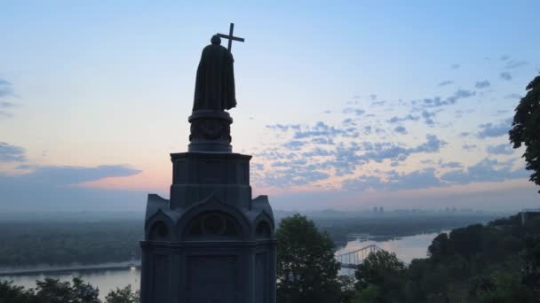 Monumento a Vladimir il Grande all'alba del mattino. Kiev, Ucraina — Video Stock