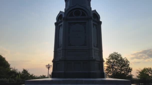 黎明时分的弗拉基米尔大帝纪念碑。乌克兰基辅 — 图库视频影像