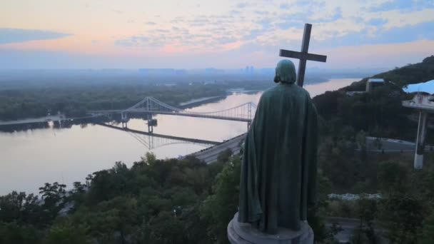 Monumento a Vladímir el Grande al amanecer. Kiev, Ucrania — Vídeo de stock