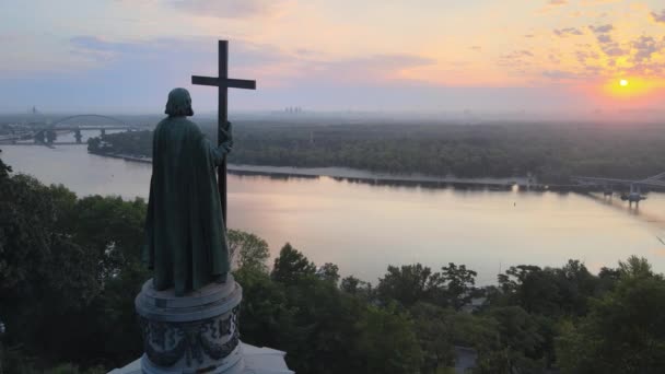 Monumento a Vladimir il Grande all'alba del mattino. Kiev, Ucraina — Video Stock